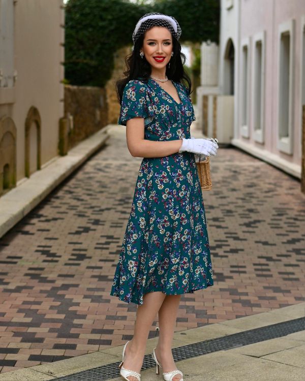 Making Vintage 1940s Clothes for Women