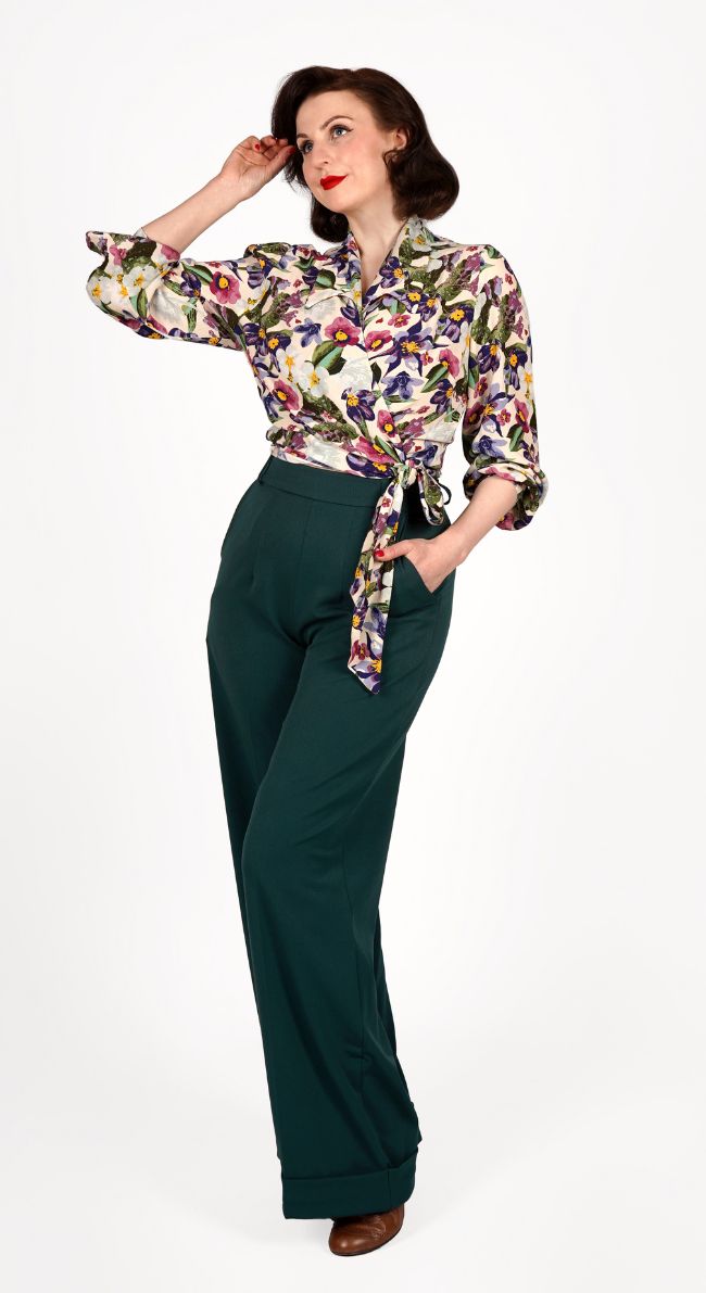 These bottle green high waist wide leg trousers are Inspired by the 30s to 50s period, these gorgeous trousers are made from a mid-weight, slightly stretchy fabric for a better fit and comfort.