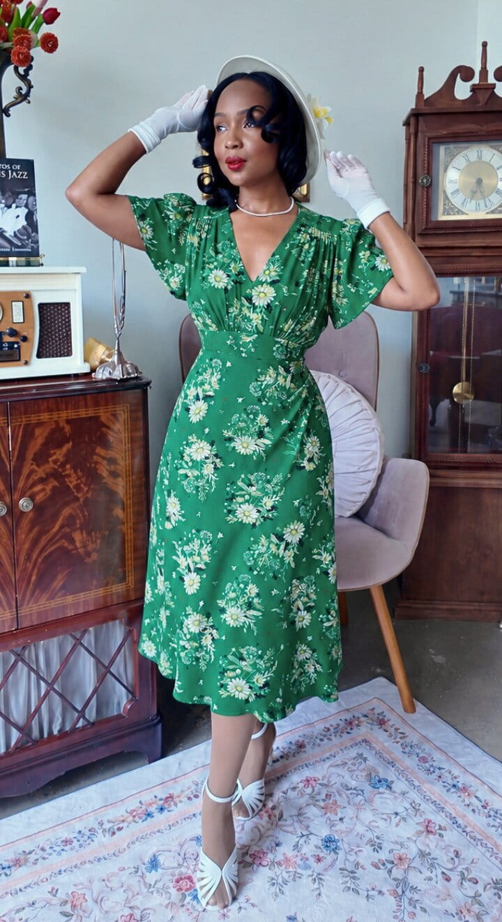 Vintage Inspired Green Floral Print Knee Length Tea Dress | 1930s & 1940s Style