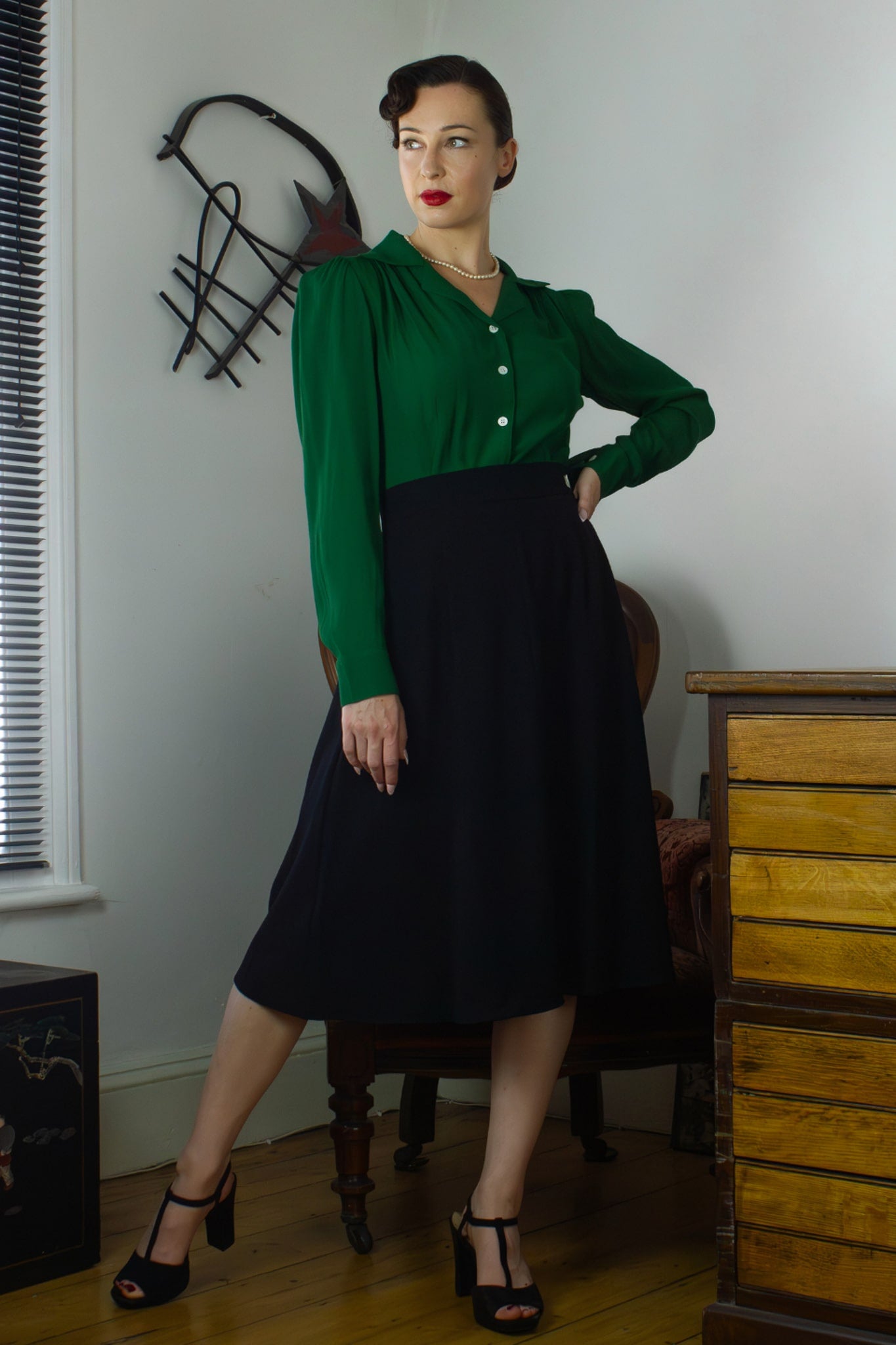 Classic 1940s Style A-Line Skirt in Black