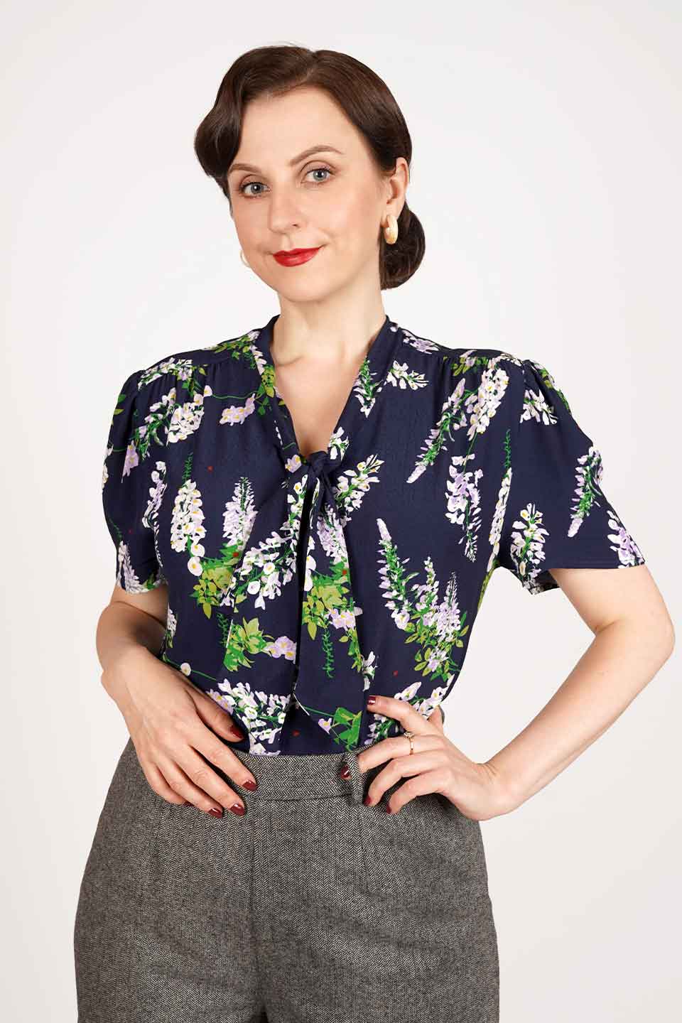 1940s and 50s Style Short Sleeve Pussy Bow Blouse In Navy Wisteria 